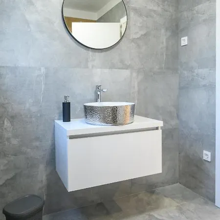 アパート Luxury Leonika ビビニェ