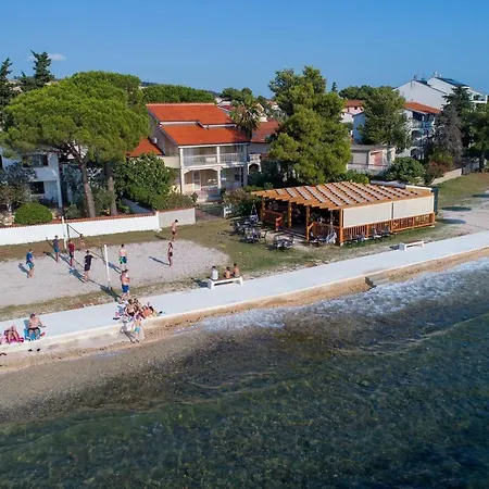 アパート Luxury Leonika ビビニェ