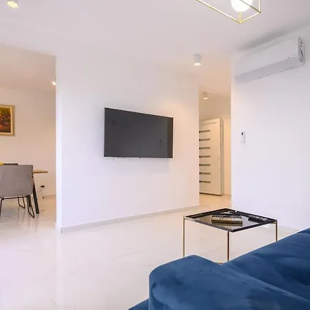 Luxury Leonika Apartment