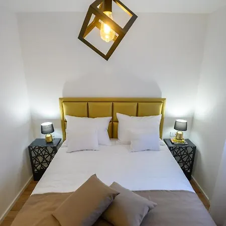 アパート Luxury Leonika