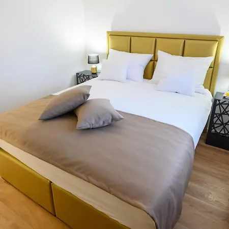 Luxury Leonika * ビビニェ