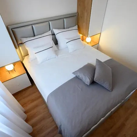 アパート Luxury Leonika