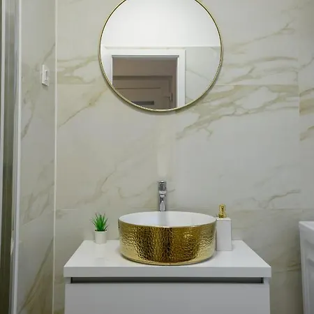 アパート Luxury Leonika