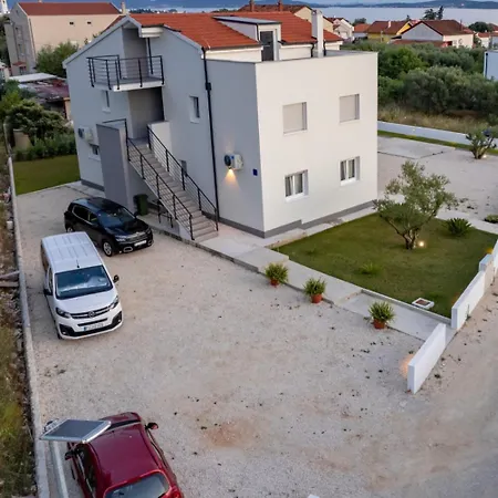 Luxury Leonika Apartment *