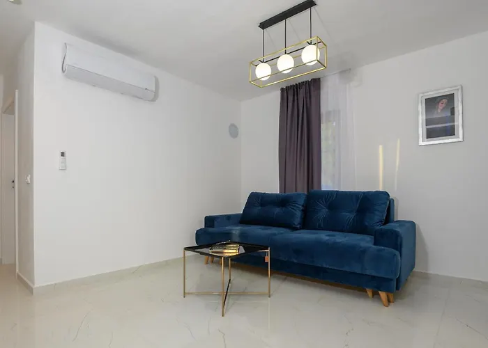 Luxury Leonika