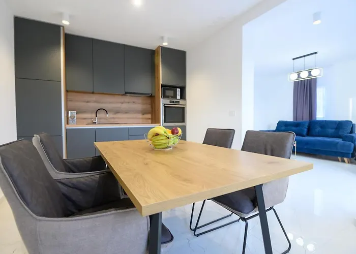 Luxury Leonika