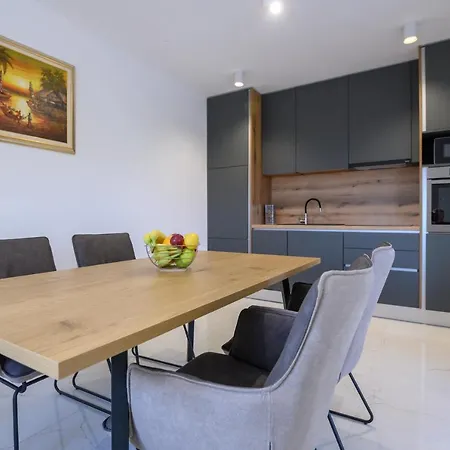Apartment Luxury Leonika *
