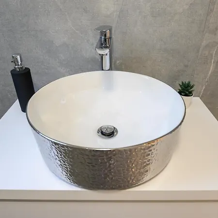 Luxury Leonika